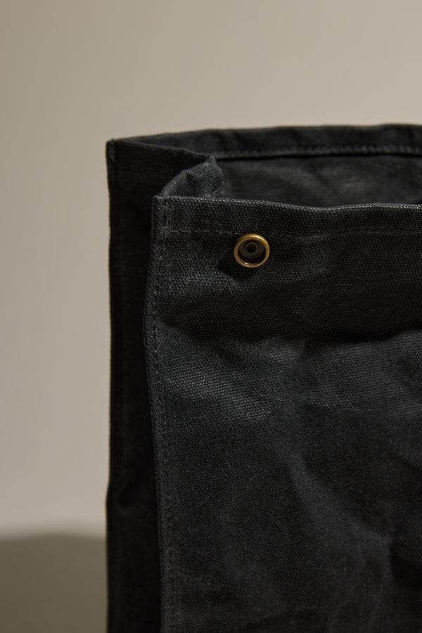 Barkers Waxed Lunch Bag in black, additional view