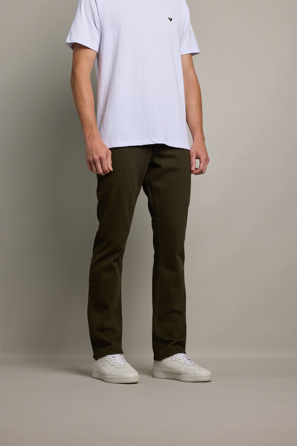 Man in white tee, Barkers Wanderer Straight Coloured Jean, and white sneakers.
