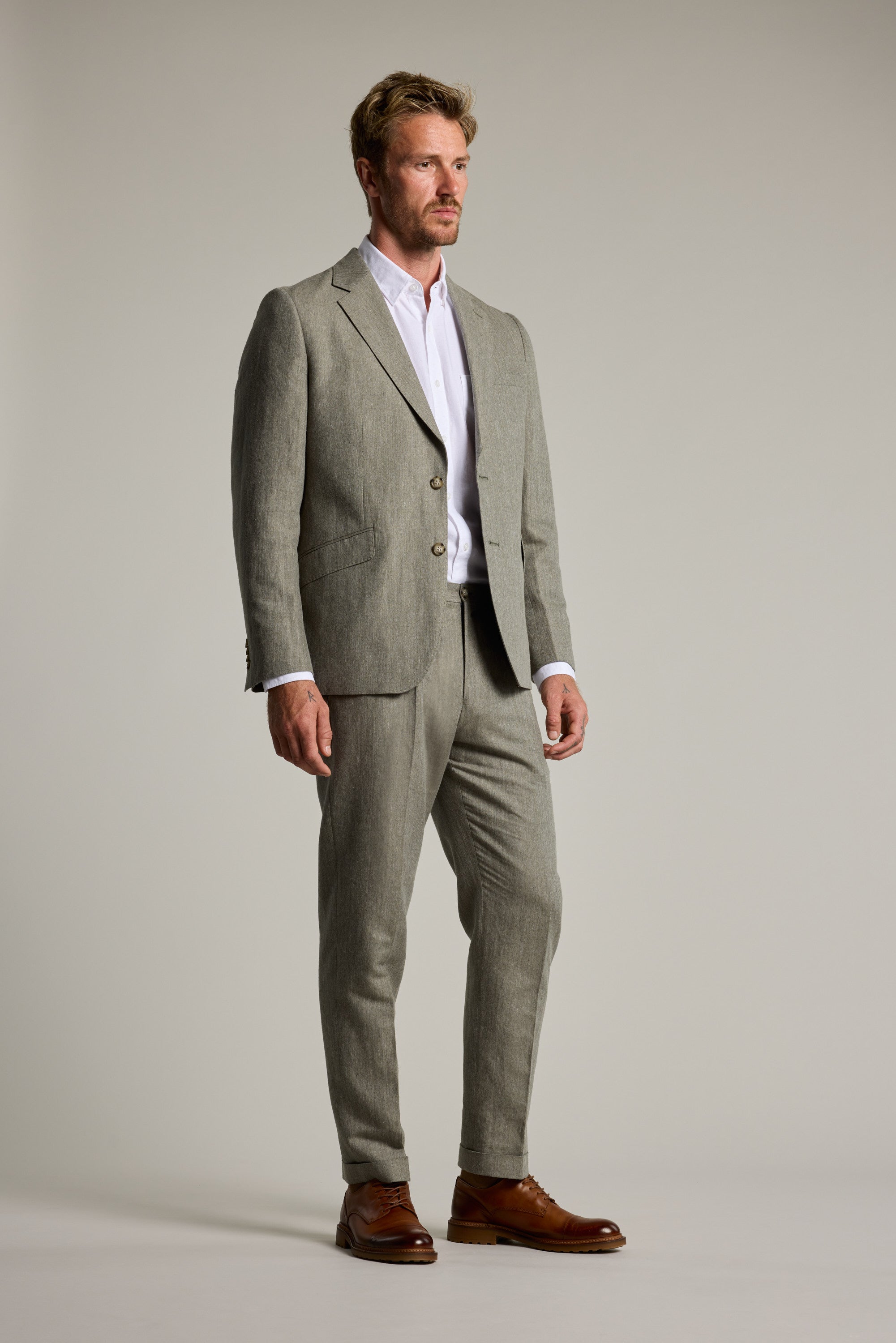 Barkers Paxton Linen Pant in green, relaxed fit