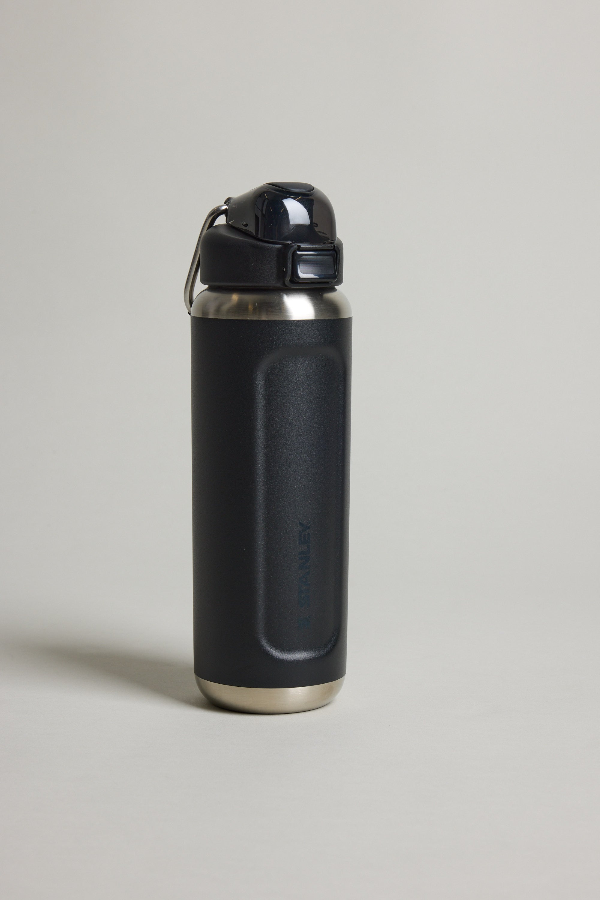 Stanley The Wellspring Bottle 24 OZ in black