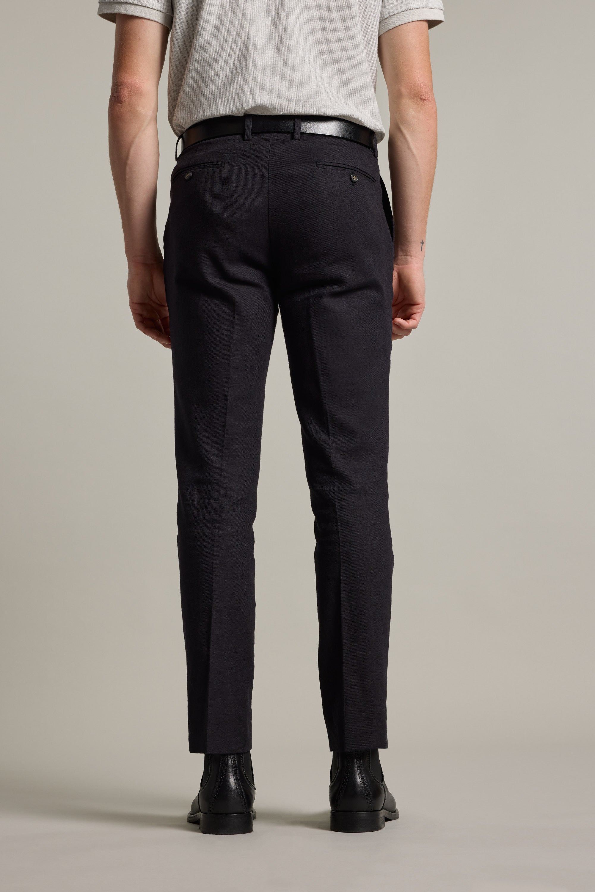Barkers Windsor Texture Linen Pant in black, tapered fit, additional view