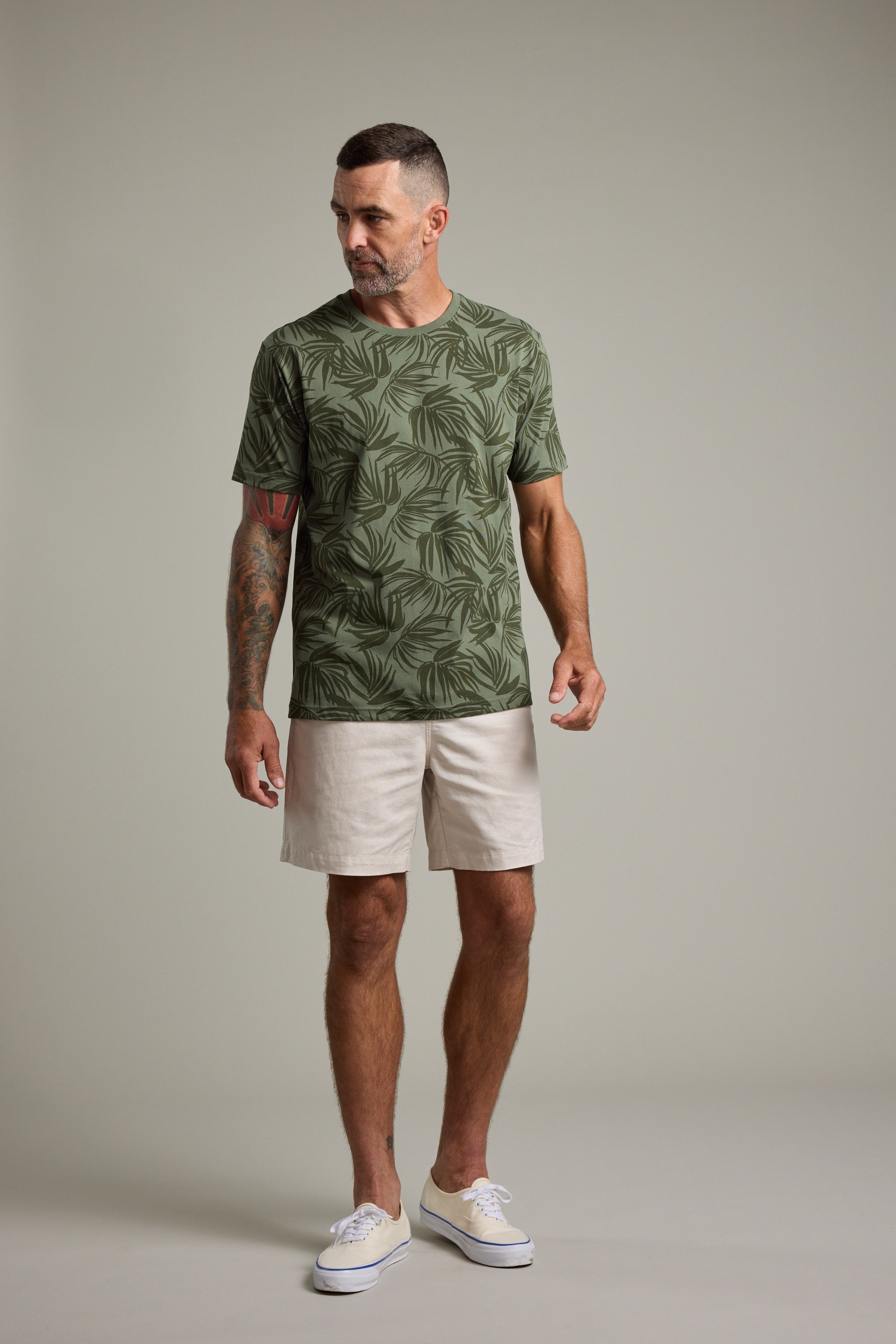 Barkers Palm Leaves Print Tee in khaki, regular fit, additional view