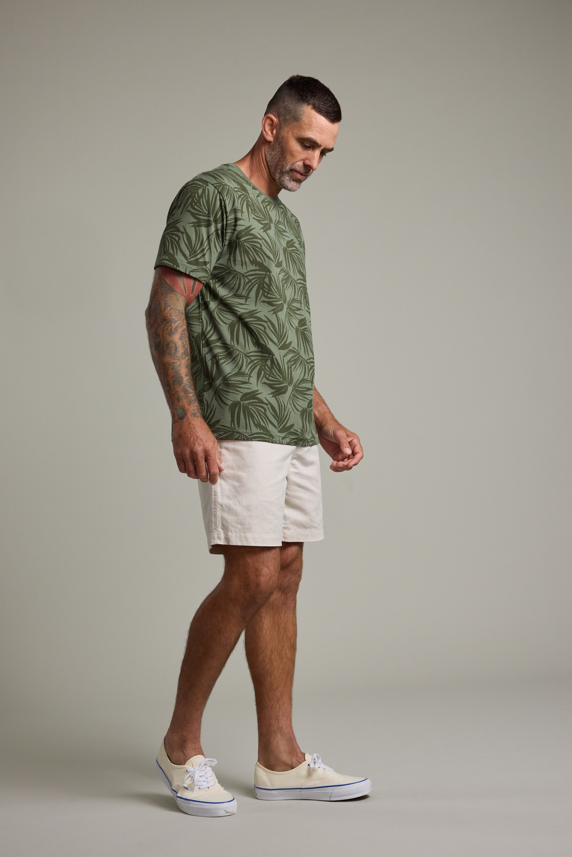 Barkers Palm Leaves Print Tee in khaki, regular fit, alternate view
