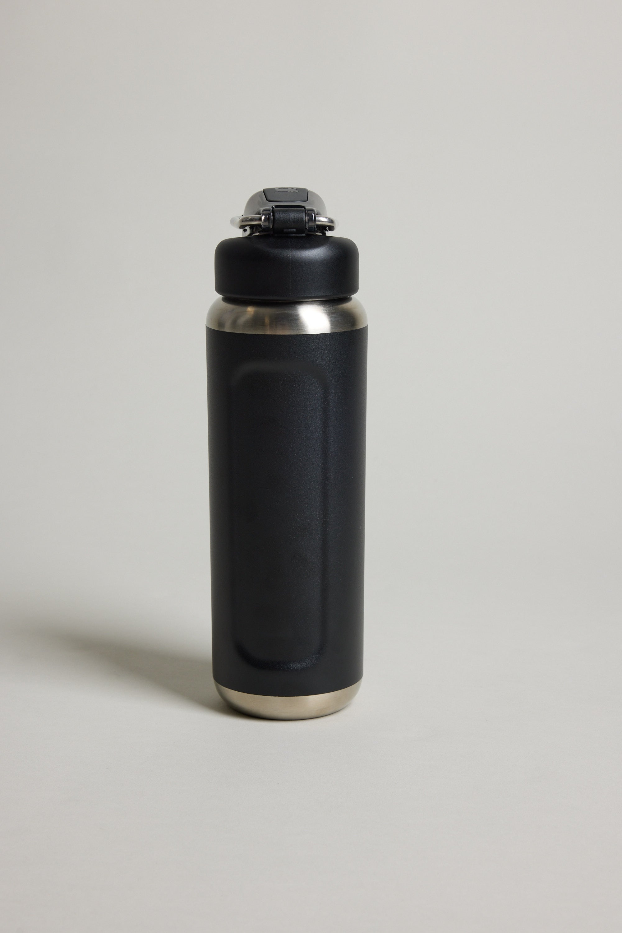 Stanley The Wellspring Bottle 24 OZ in black, additional view